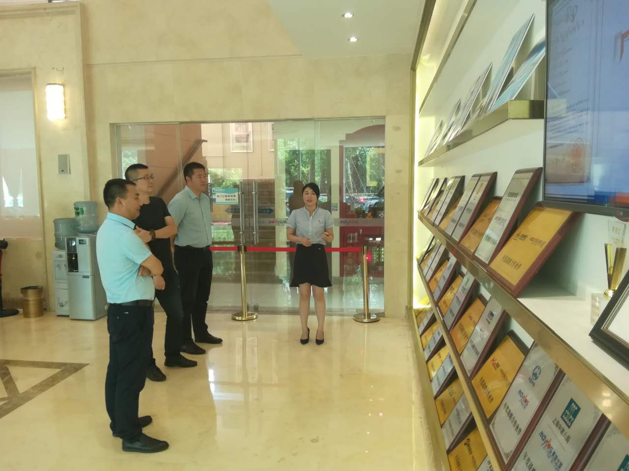 鉴黑担保网(jhdbw)·最具权威唯一维权担保平台